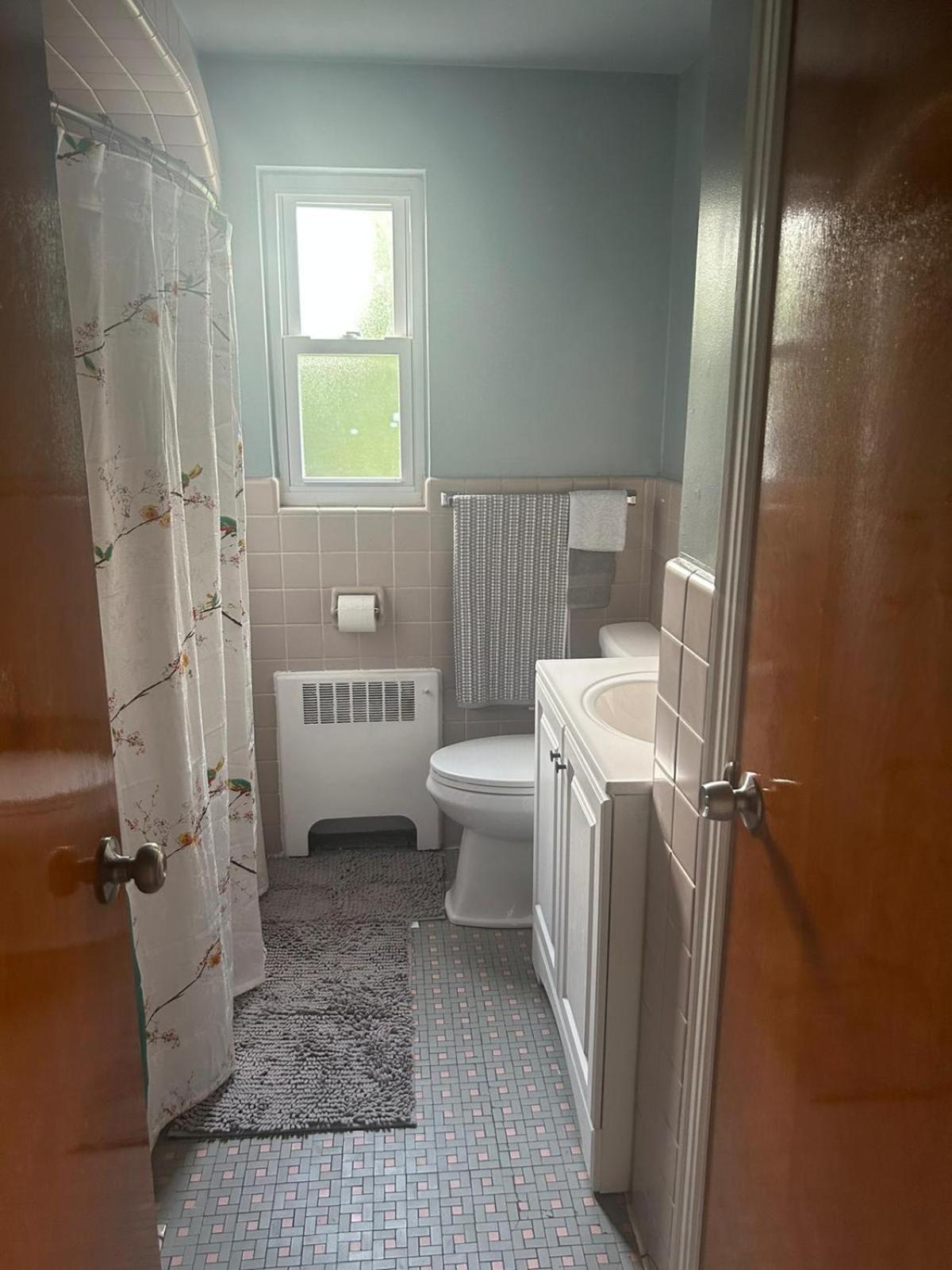 Beautifully Furnished Two-bedroom Unit, Loaded With Appliances And Ample Parking * Pittsburgh